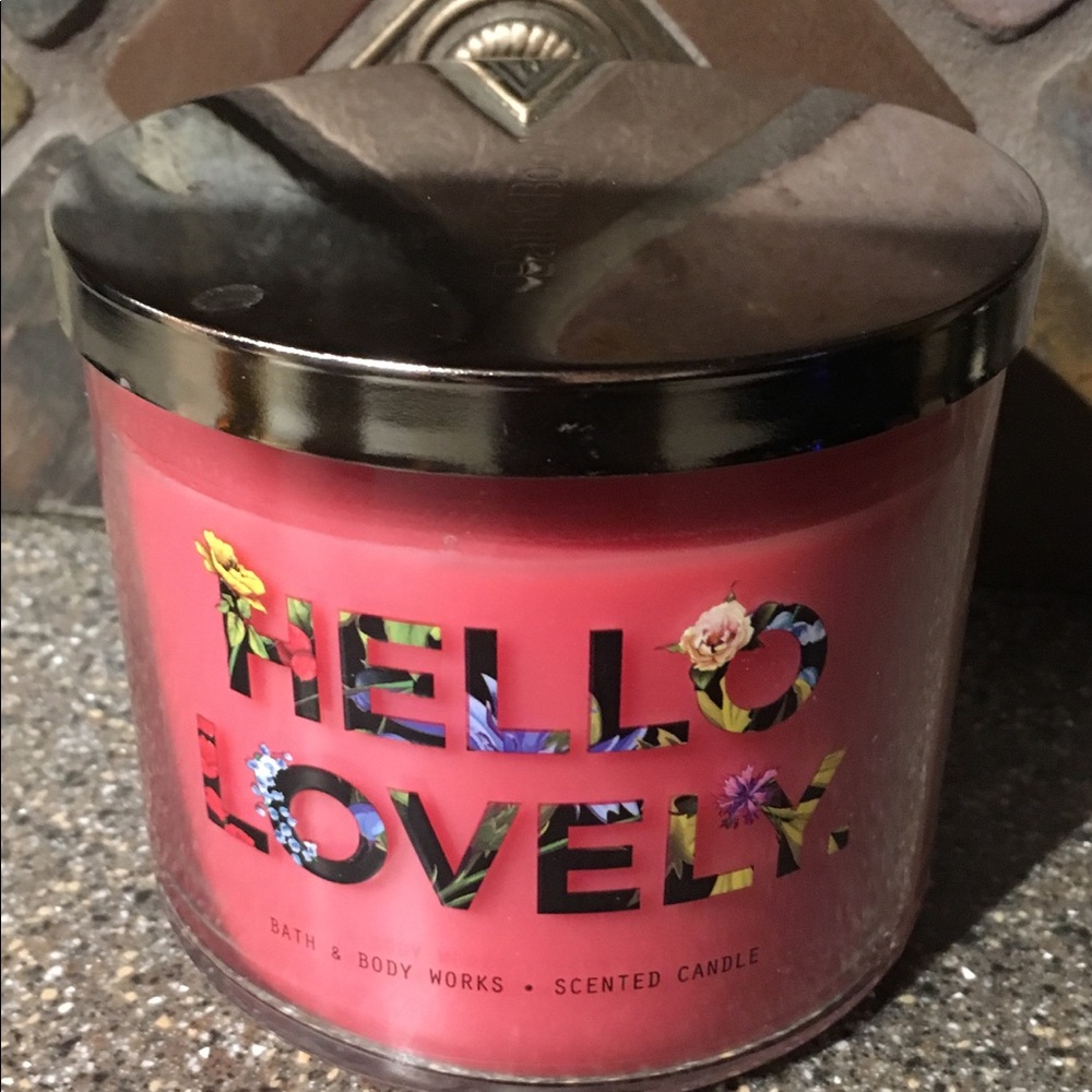 Bath and body works Hello Lovely Candle